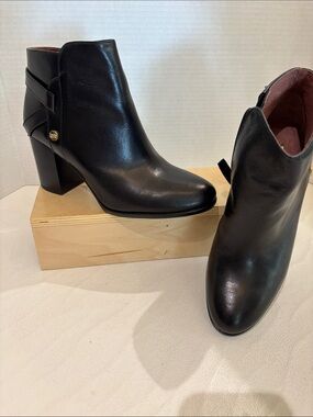 Louise et Cie Black Leather Ankle Booties with Block Heel